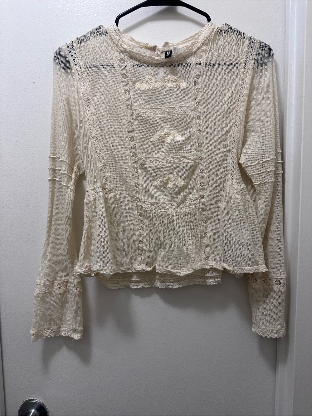 H&M Cream Lace Long-Sleeve Peasant Blouse